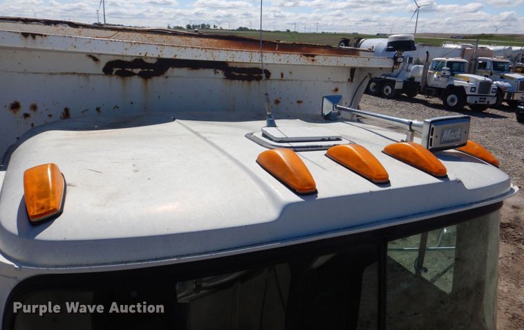 image for item DS8038 1995 Mack RD690S  dump truck