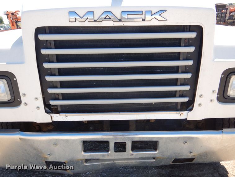 image for item DS8038 1995 Mack RD690S  dump truck