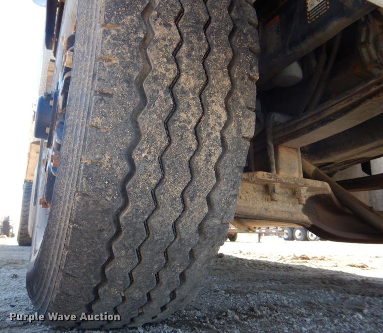 image for item DS8038 1995 Mack RD690S  dump truck