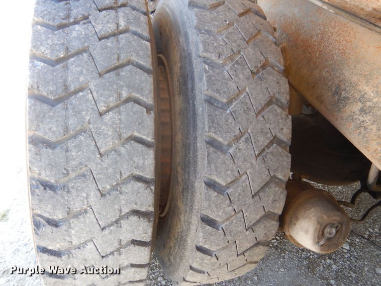 image for item DS8038 1995 Mack RD690S  dump truck