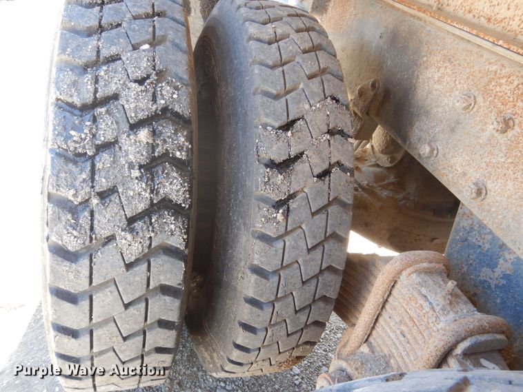 image for item DS8038 1995 Mack RD690S  dump truck