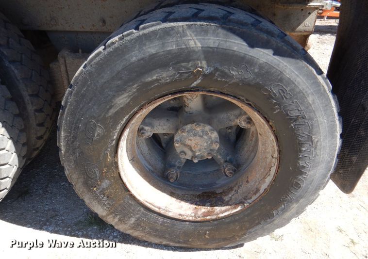 image for item DS8038 1995 Mack RD690S  dump truck