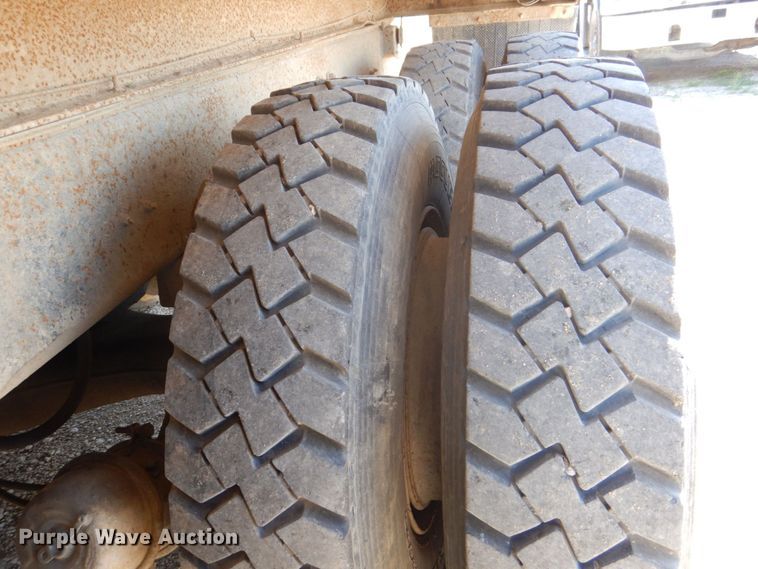 image for item DS8038 1995 Mack RD690S  dump truck