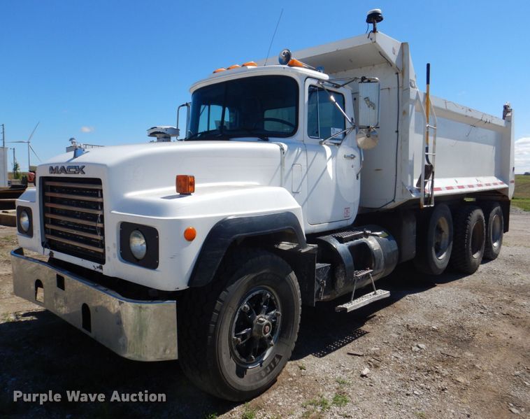 image for item DS8039 1995 Mack RD690S dump truck