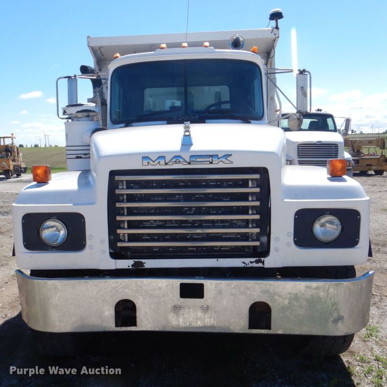 image for item DS8039 1995 Mack RD690S dump truck