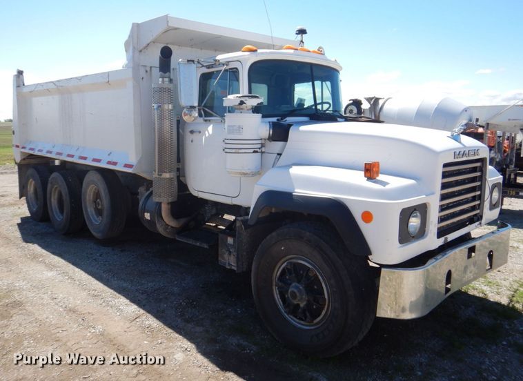 image for item DS8039 1995 Mack RD690S dump truck
