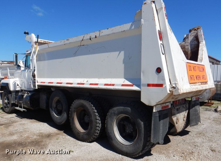 image for item DS8039 1995 Mack RD690S dump truck