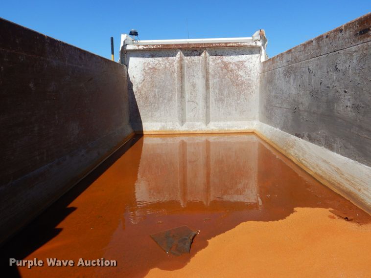 image for item DS8039 1995 Mack RD690S dump truck