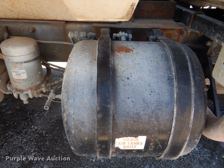 image for item DS8039 1995 Mack RD690S dump truck