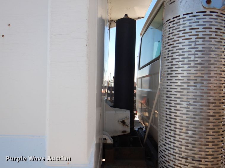 image for item DS8039 1995 Mack RD690S dump truck