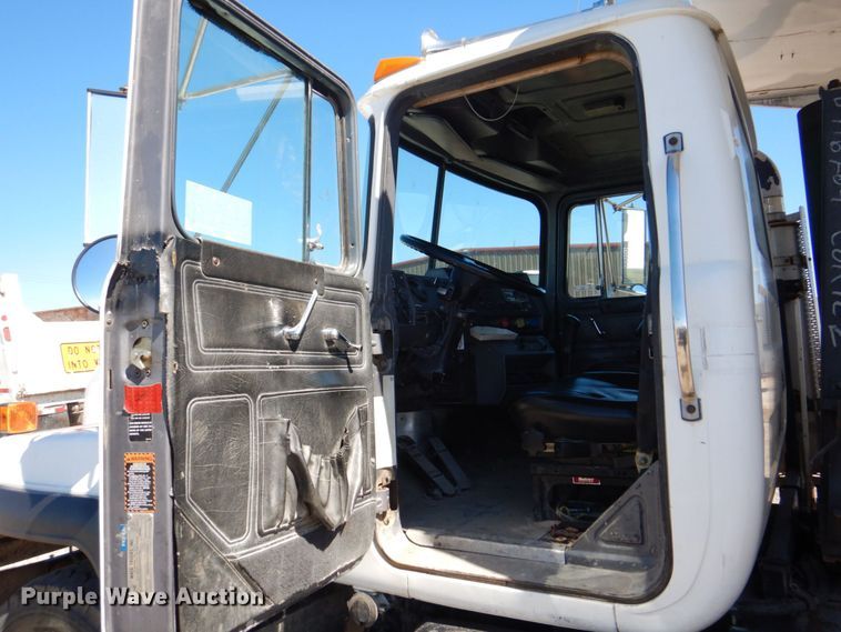 image for item DS8039 1995 Mack RD690S dump truck