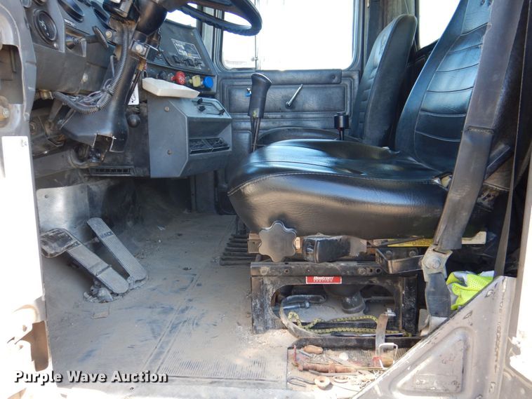 image for item DS8039 1995 Mack RD690S dump truck