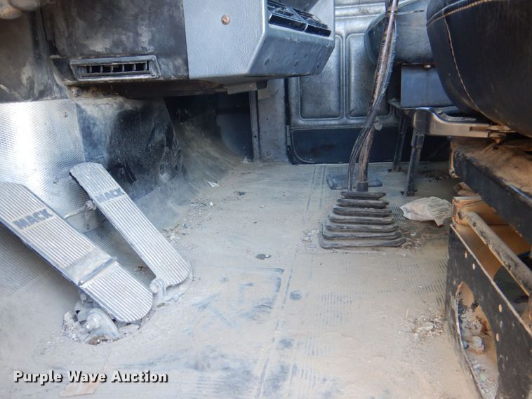 image for item DS8039 1995 Mack RD690S dump truck