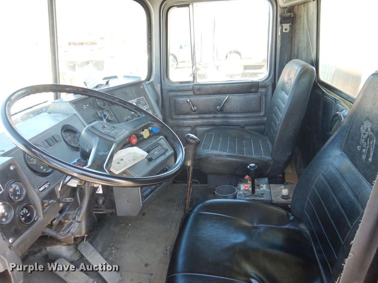 image for item DS8039 1995 Mack RD690S dump truck