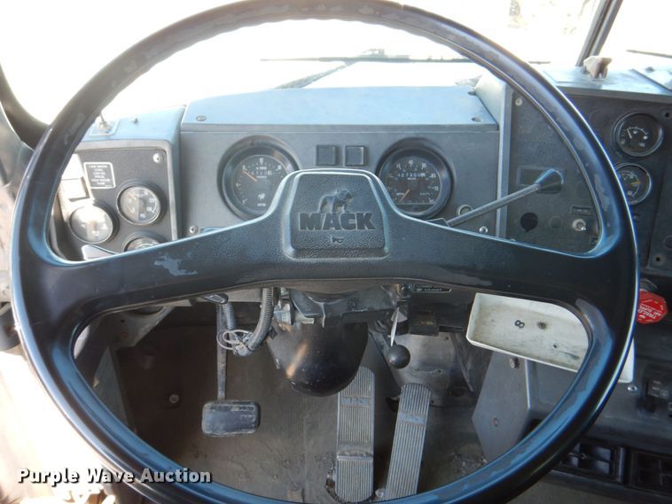 image for item DS8039 1995 Mack RD690S dump truck