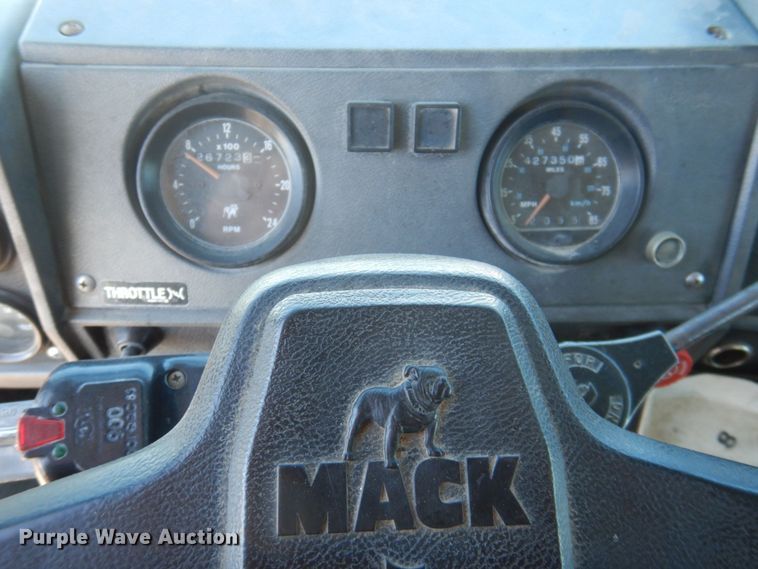 image for item DS8039 1995 Mack RD690S dump truck