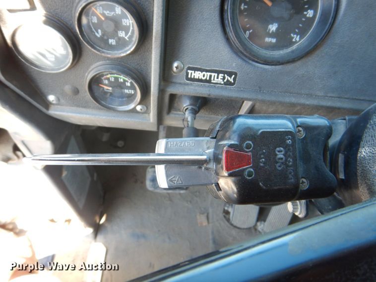 image for item DS8039 1995 Mack RD690S dump truck