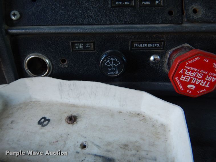 image for item DS8039 1995 Mack RD690S dump truck