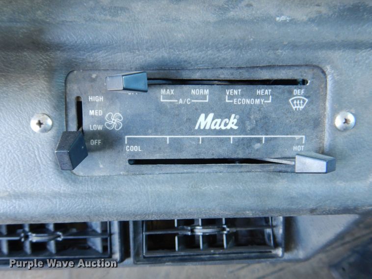 image for item DS8039 1995 Mack RD690S dump truck