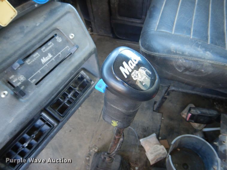 image for item DS8039 1995 Mack RD690S dump truck