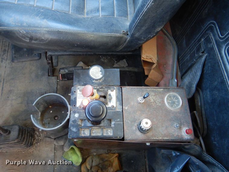 image for item DS8039 1995 Mack RD690S dump truck