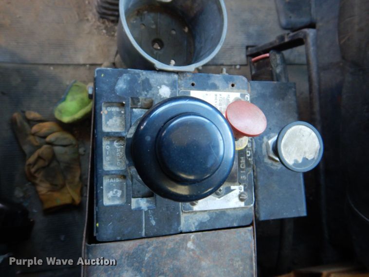 image for item DS8039 1995 Mack RD690S dump truck