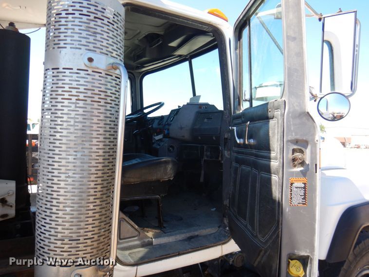 image for item DS8039 1995 Mack RD690S dump truck