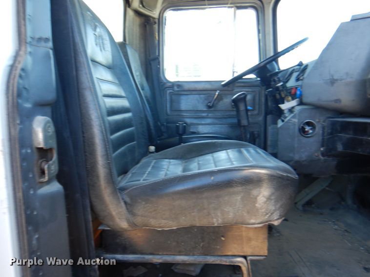 image for item DS8039 1995 Mack RD690S dump truck