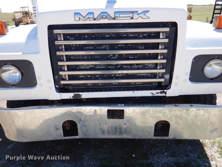 image for item DS8039 1995 Mack RD690S dump truck