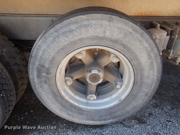 image for item DS8039 1995 Mack RD690S dump truck