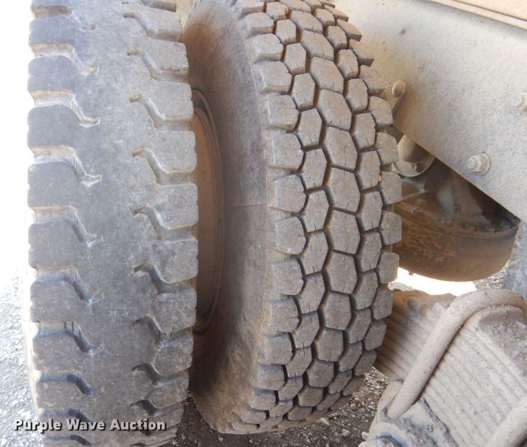 image for item DS8039 1995 Mack RD690S dump truck