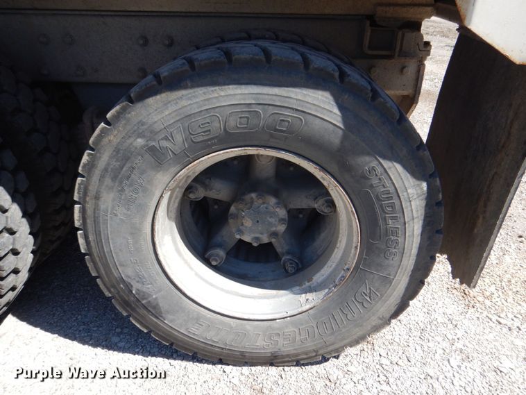 image for item DS8039 1995 Mack RD690S dump truck