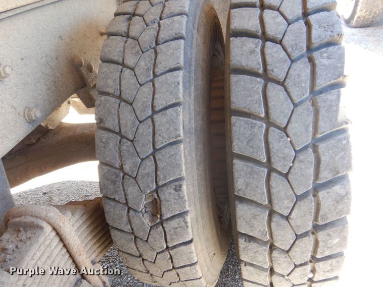 image for item DS8039 1995 Mack RD690S dump truck