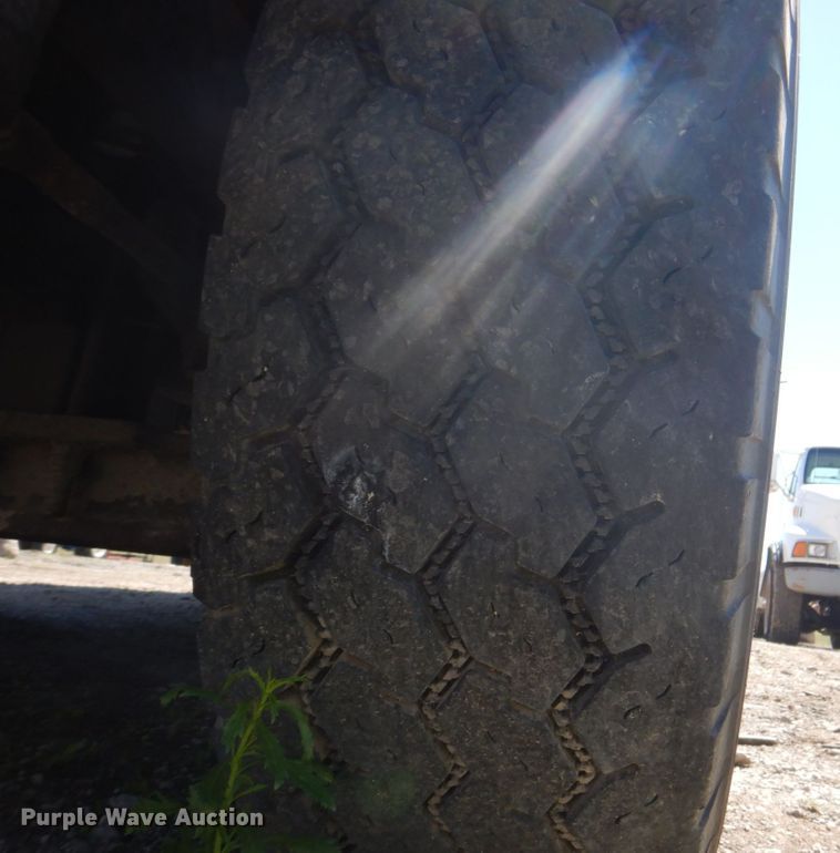 image for item DS8039 1995 Mack RD690S dump truck