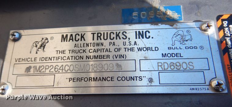 image for item DS8039 1995 Mack RD690S dump truck