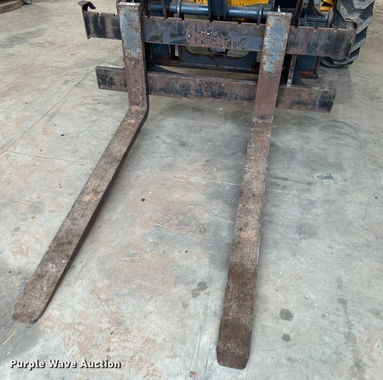 image for item DS8250 2012 John Deere 410K  backhoe