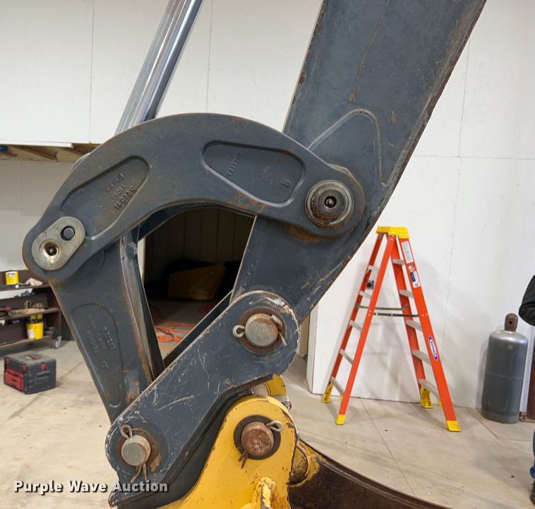 image for item DS8250 2012 John Deere 410K  backhoe