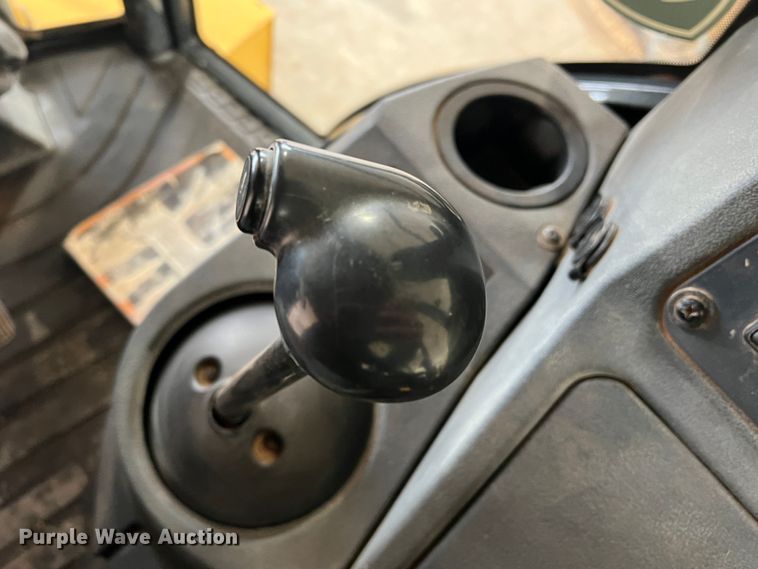 image for item DS8250 2012 John Deere 410K  backhoe