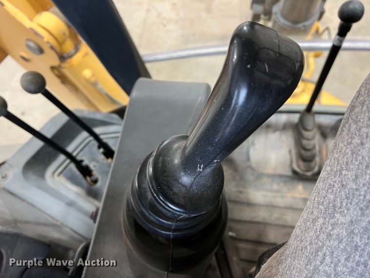 image for item DS8250 2012 John Deere 410K  backhoe