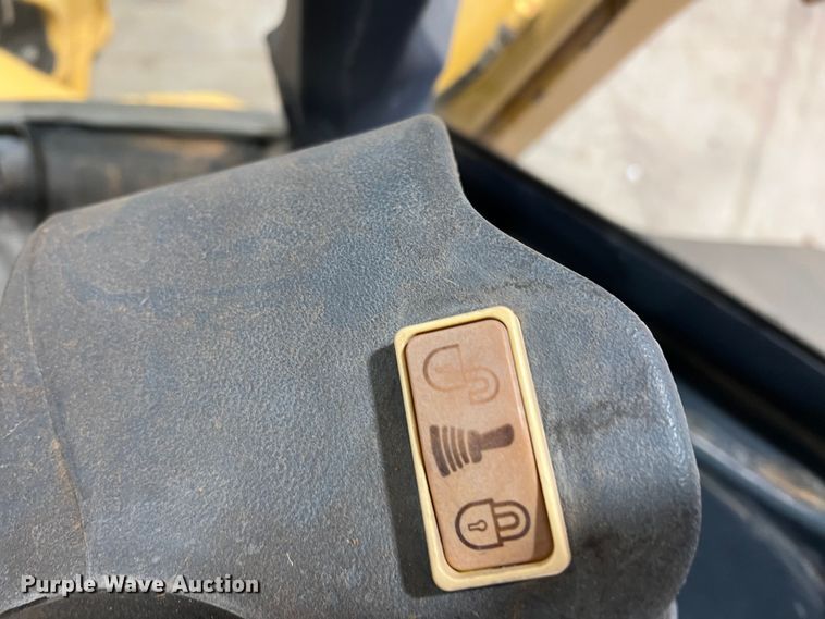 image for item DS8250 2012 John Deere 410K  backhoe