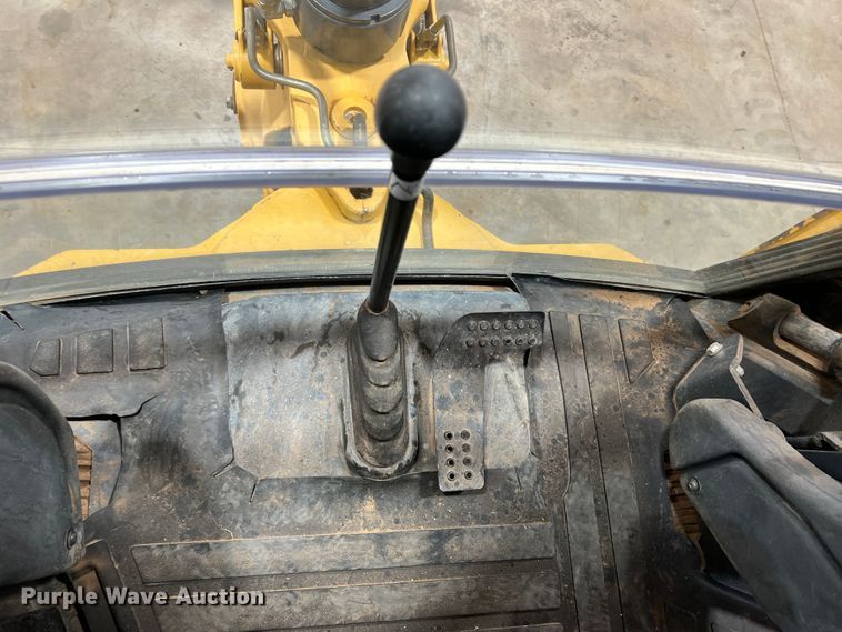 image for item DS8250 2012 John Deere 410K  backhoe