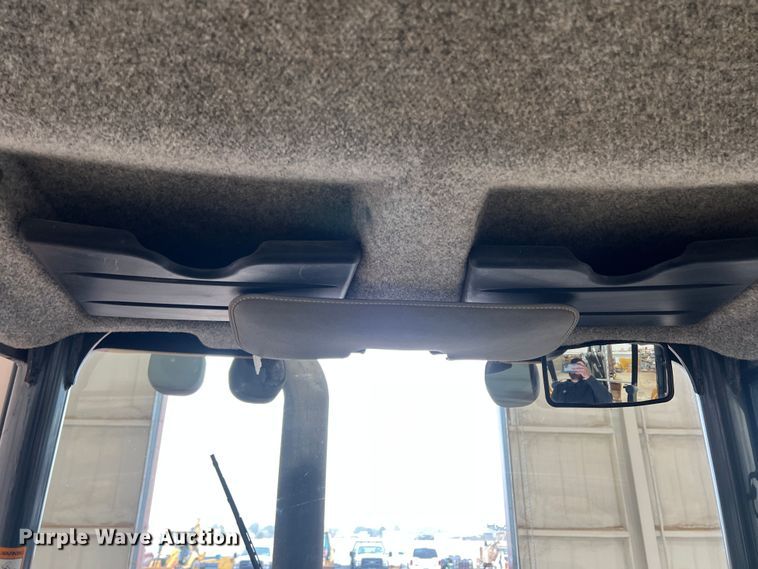 image for item DS8250 2012 John Deere 410K  backhoe