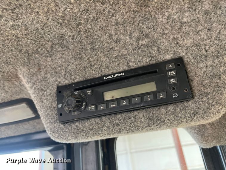 image for item DS8250 2012 John Deere 410K  backhoe