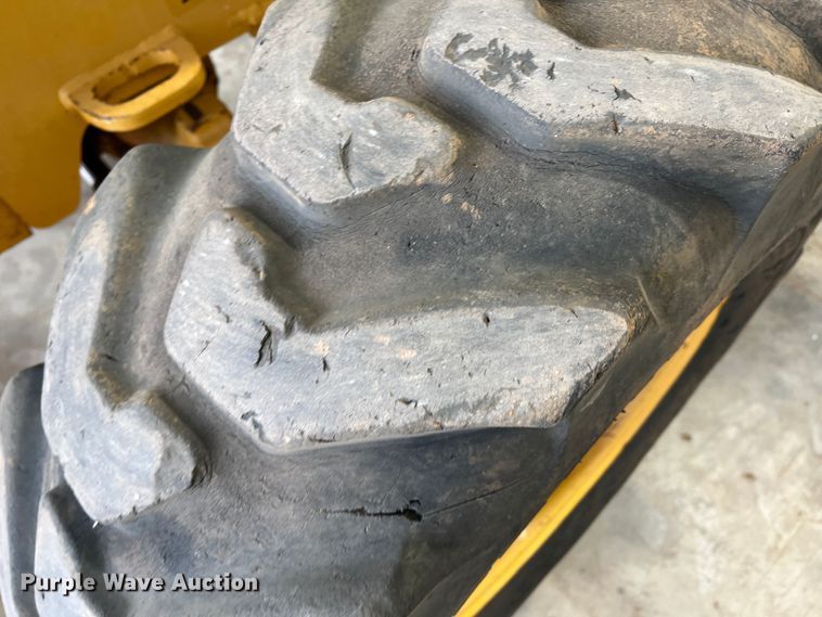 image for item DS8250 2012 John Deere 410K  backhoe