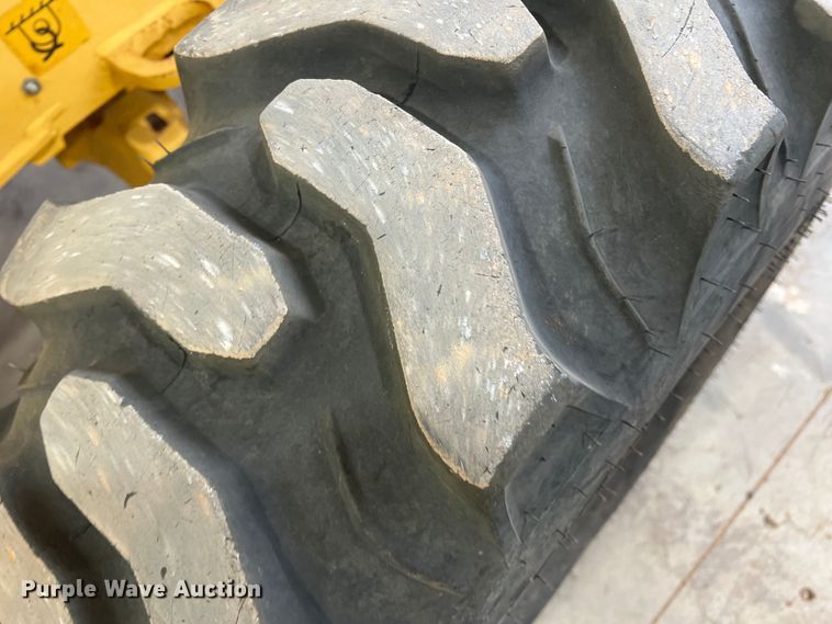 image for item DS8250 2012 John Deere 410K  backhoe