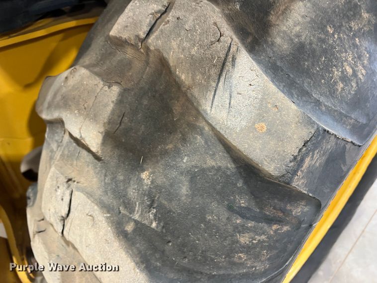 image for item DS8250 2012 John Deere 410K  backhoe