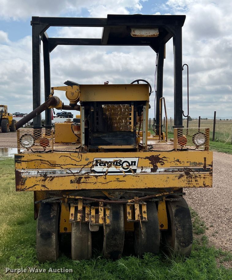 image for item DS8289 Ferguson SP-1118  pneumatic roller