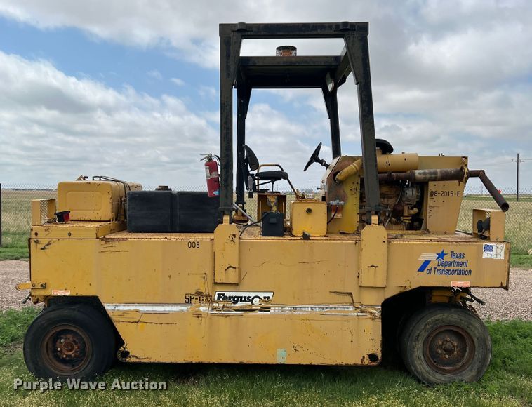 image for item DS8289 Ferguson SP-1118  pneumatic roller