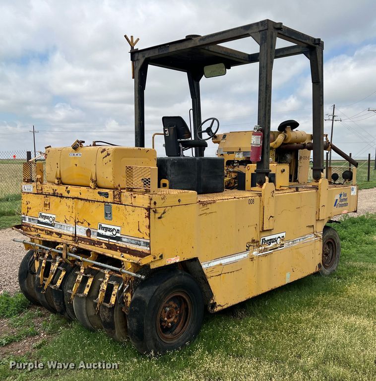 image for item DS8289 Ferguson SP-1118  pneumatic roller