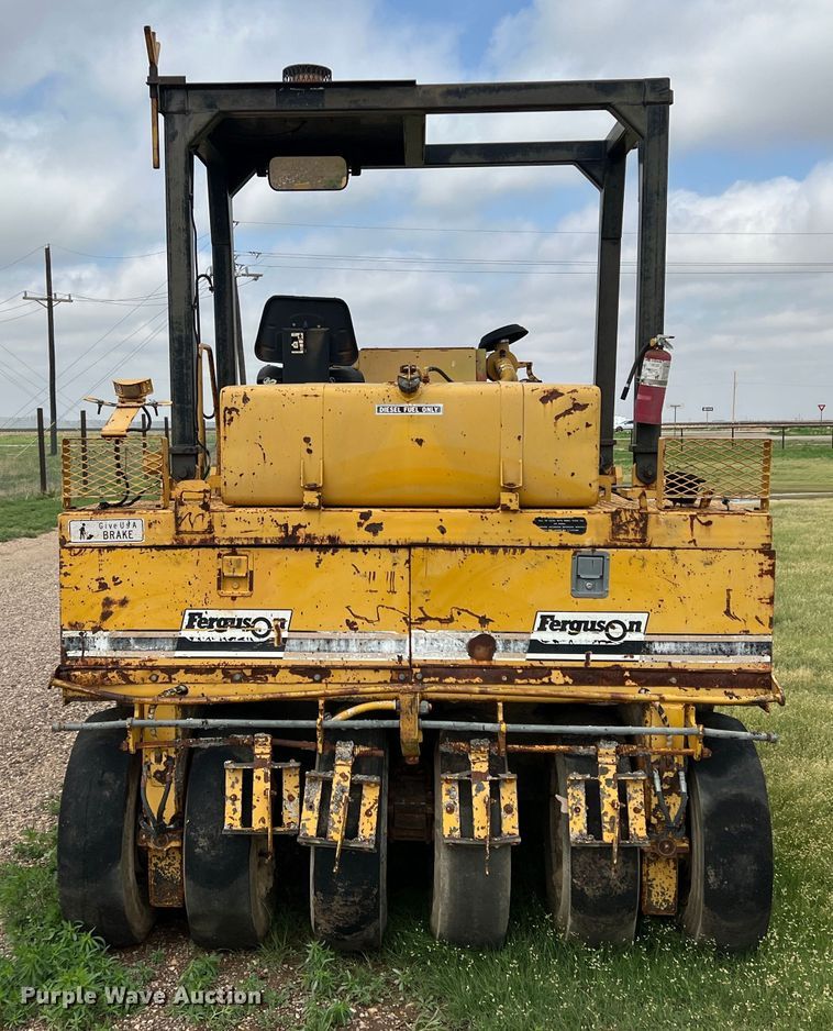 image for item DS8289 Ferguson SP-1118  pneumatic roller